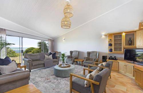 Gordons Bay Central Apartment | 330 m² Apartment ∙ 6 bedrooms ∙ 12 guests