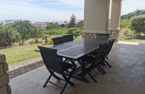 Oyster Bay House | 341 m² House ∙ 3 bedrooms ∙ 7 guests