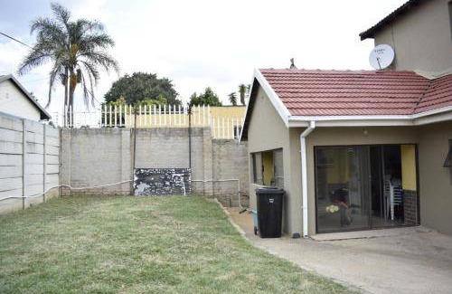 Greater Johannesburg Metropolitan Area Hotel | 35 m² Hotel ∙ 4 guests