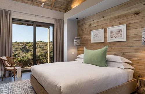 Gansbaai Apartment | 350 m² Apartment ∙ 4 bedrooms ∙ 8 guests
