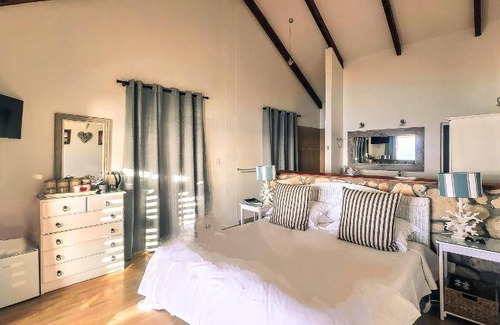 De Kelders Bed & Breakfast | 350 m² Bed and breakfast ∙ 5 bedrooms ∙ 127 guests