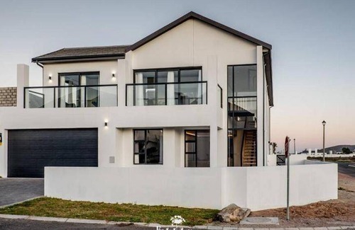 St. Helena Bay Villa | 350 m² Villa ∙ 3 bedrooms ∙ 10 guests