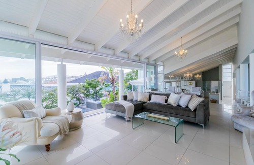 Bloubergstrand Villa | 350 m² Villa ∙ 4 bedrooms ∙ 12 guests