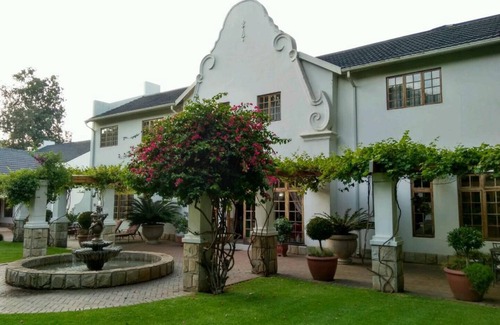 Kempton Park Villa | 36 m² Villa ∙ 1 bedroom ∙ 2 guests