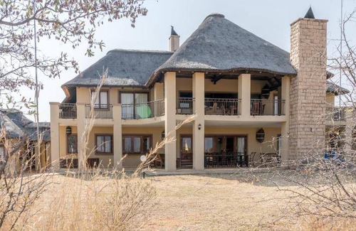 Leeupoort House | 376 m² House ∙ 8 bedrooms ∙ 16 guests