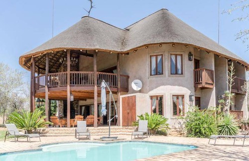 Leeupoort House | 376 m² House ∙ 8 bedrooms ∙ 16 guests