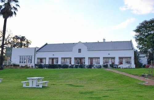 Drakenstein Bed & Breakfast | 380 m² Bed and breakfast ∙ 2 bedrooms ∙ 127 guests