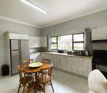 Nottingham Road Apartment | 3A Annie's Place Rawdons Country Estate