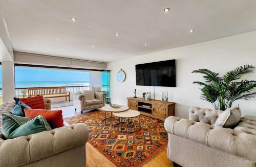 Three Anchor Bay Apartment | 3bed Apartment in Cape Town w Views Ocean Outlook