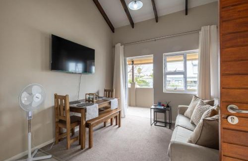 Knysna Central Apartment | 40 On Trotter The Coral Shack UNIT 22