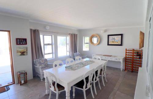 L'Agulhas House | 400 m² House ∙ 3 bedrooms ∙ 7 guests