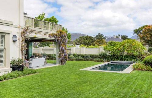 Alphen House | 400 m² House ∙ 4 bedrooms ∙ 8 guests
