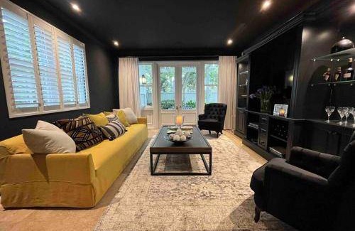 Alphen House | 400 m² House ∙ 4 bedrooms ∙ 8 guests