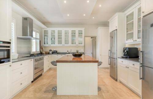 Alphen House | 400 m² House ∙ 4 bedrooms ∙ 8 guests