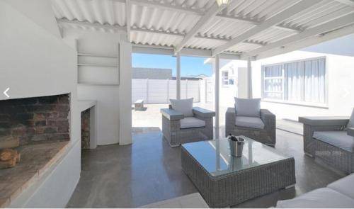 L'Agulhas House | 400 m² House ∙ 6 bedrooms ∙ 10 guests