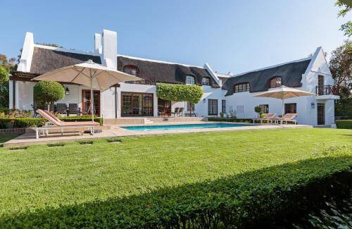 Somerset West House | 400 m² House ∙ 4 bedrooms ∙ 8 guests