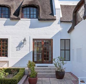Somerset West House | 400 m² House ∙ 4 bedrooms ∙ 8 guests