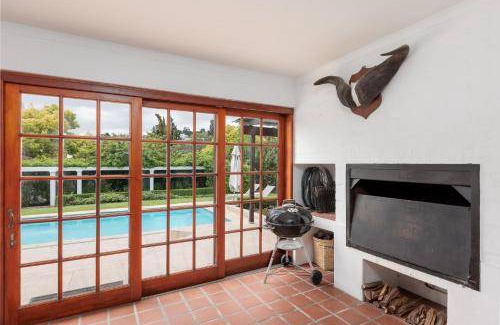 Somerset West House | 400 m² House ∙ 4 bedrooms ∙ 8 guests