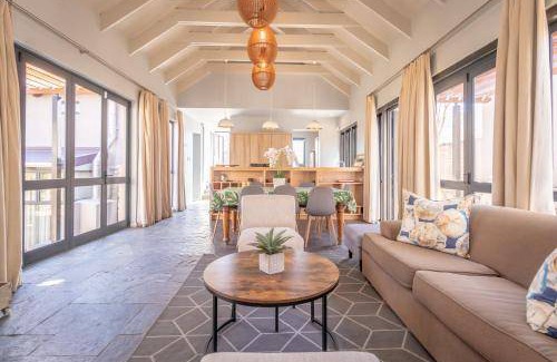 Dullstroom Villa | 400 m² Villa ∙ 4 bedrooms ∙ 8 guests