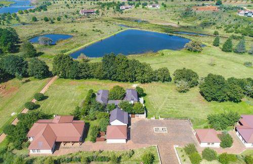 Dullstroom Villa | 400 m² Villa ∙ 4 bedrooms ∙ 8 guests