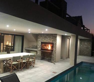 Buffelspruit Villa | 400 m² Villa ∙ 4 bedrooms ∙ 8 guests
