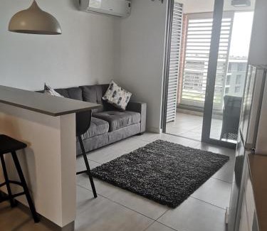Hillhead Apartment | 407 Coral Point