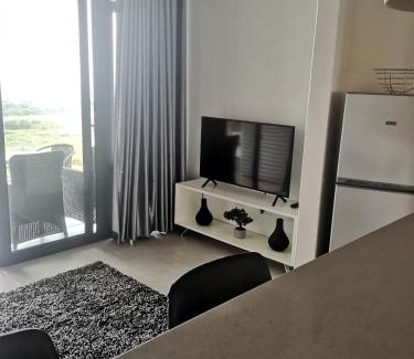 Hillhead Apartment | 407 Coral Point