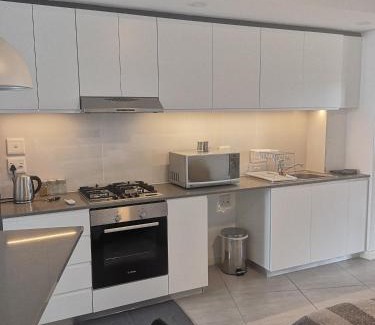 Hillhead Apartment | 407 Coral Point