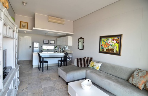 Victoria and Alfred Waterfront Apartment | 410 Harbor Bridge Apartment