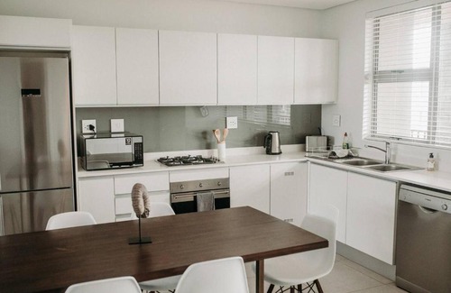 Hillhead Apartment | 416 Oceandune Luxury Apartment