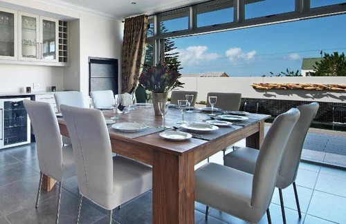 Kleinmond House | 420 m² House ∙ 4 bedrooms ∙ 127 guests