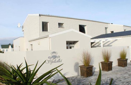Kleinmond House | 420 m² House ∙ 4 bedrooms ∙ 127 guests
