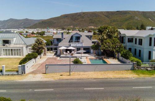 Westcliff House | 420 m² House ∙ 6 bedrooms ∙ 12 guests