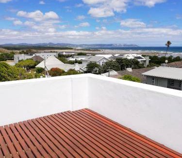 Voelklip House | 425 m² House ∙ 5 bedrooms ∙ 12 guests