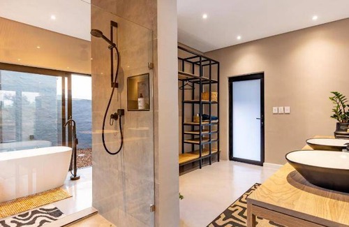 Buffelspruit Cabin | 430 m² Lodge ∙ 5 bedrooms ∙ 10 guests