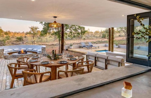 Buffelspruit Cabin | 430 m² Lodge ∙ 5 bedrooms ∙ 10 guests