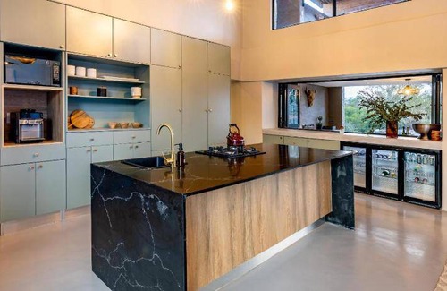 Buffelspruit Cabin | 430 m² Lodge ∙ 5 bedrooms ∙ 10 guests