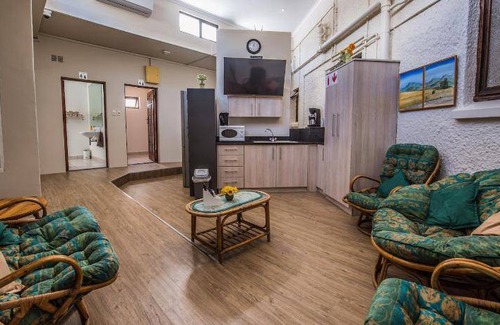 Port Elizabeth Bed & Breakfast | 45 m² Bed and breakfast ∙ 127 guests