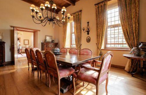Simondium House | 450 m² Farmhouse ∙ 4 bedrooms ∙ 8 guests