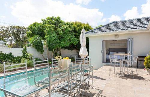 Claremont House | 450 m² House ∙ 3 bedrooms ∙ 6 guests
