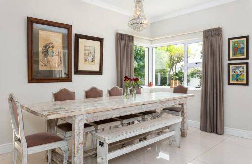 Claremont House | 450 m² House ∙ 3 bedrooms ∙ 6 guests