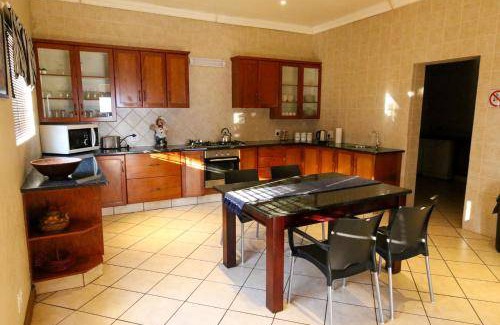 Sabie House | 450 m² House ∙ 5 bedrooms ∙ 16 guests