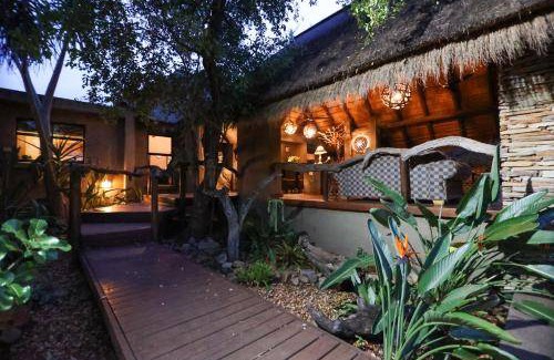 Hoedspruit Cabin | 450 m² Lodge ∙ 5 bedrooms ∙ 127 guests