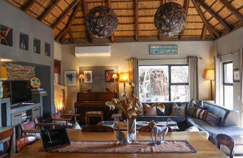 Hoedspruit Cabin | 450 m² Lodge ∙ 5 bedrooms ∙ 127 guests