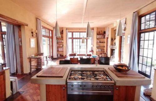 Magaliesberg Villa | 450 m² Villa ∙ 4 bedrooms ∙ 8 guests