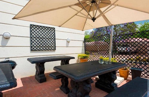 Greater Johannesburg Metropolitan Area Apartment | 48 m² Serviced apartment ∙ 2 bedrooms ∙ 127 guests