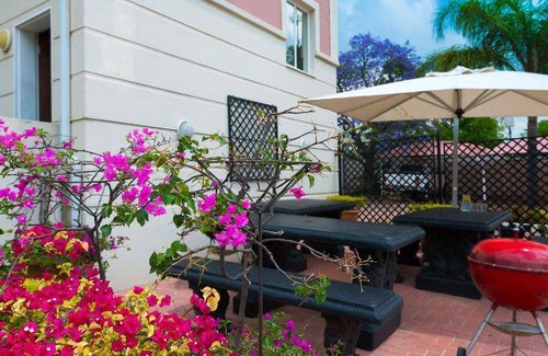 Greater Johannesburg Metropolitan Area Apartment | 48 m² Serviced apartment ∙ 2 bedrooms ∙ 127 guests