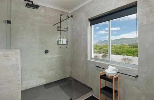 Westcliff Apartment | 49 Whalerock