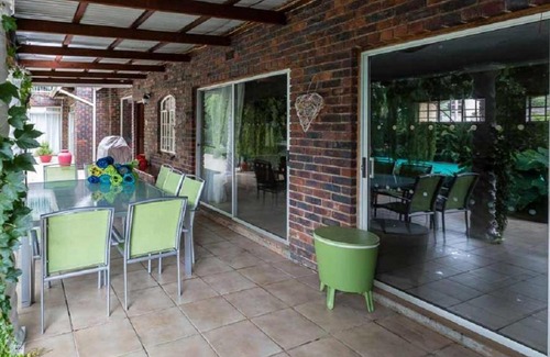 Greater Johannesburg Metropolitan Area House | 5 Crown Guesthouse