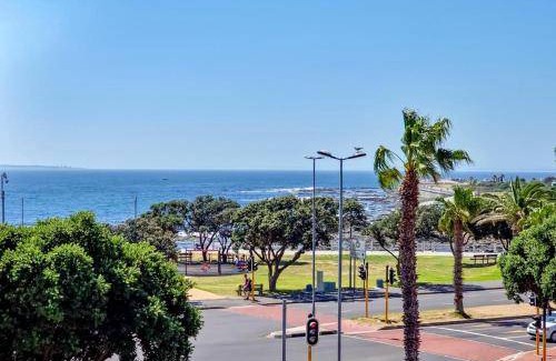 Three Anchor Bay Apartment | 50 m² Apartment ∙ 1 bedroom ∙ 2 guests